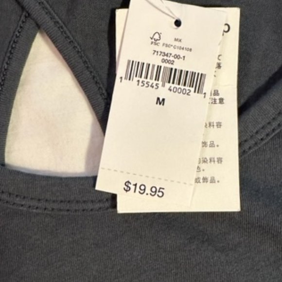GAP Tee with Keyhole on Backside - Size M - NWT - Picture 8 of 9